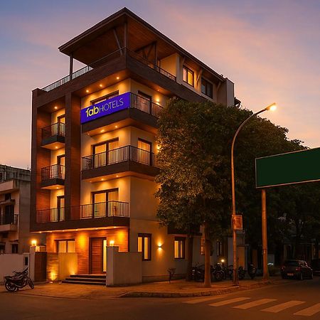 Fabhotel F9 Sector 19 Noida Exterior photo